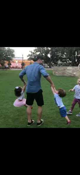 Jensen with his children #Love #JensenAckles#deanwinchester #supernatural#spn#spnfamily #farther 