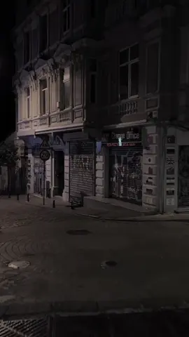 قـد يـأتي الحـب صـدفة، ولـكن الجـرح لا يـأتي إلا عمداً