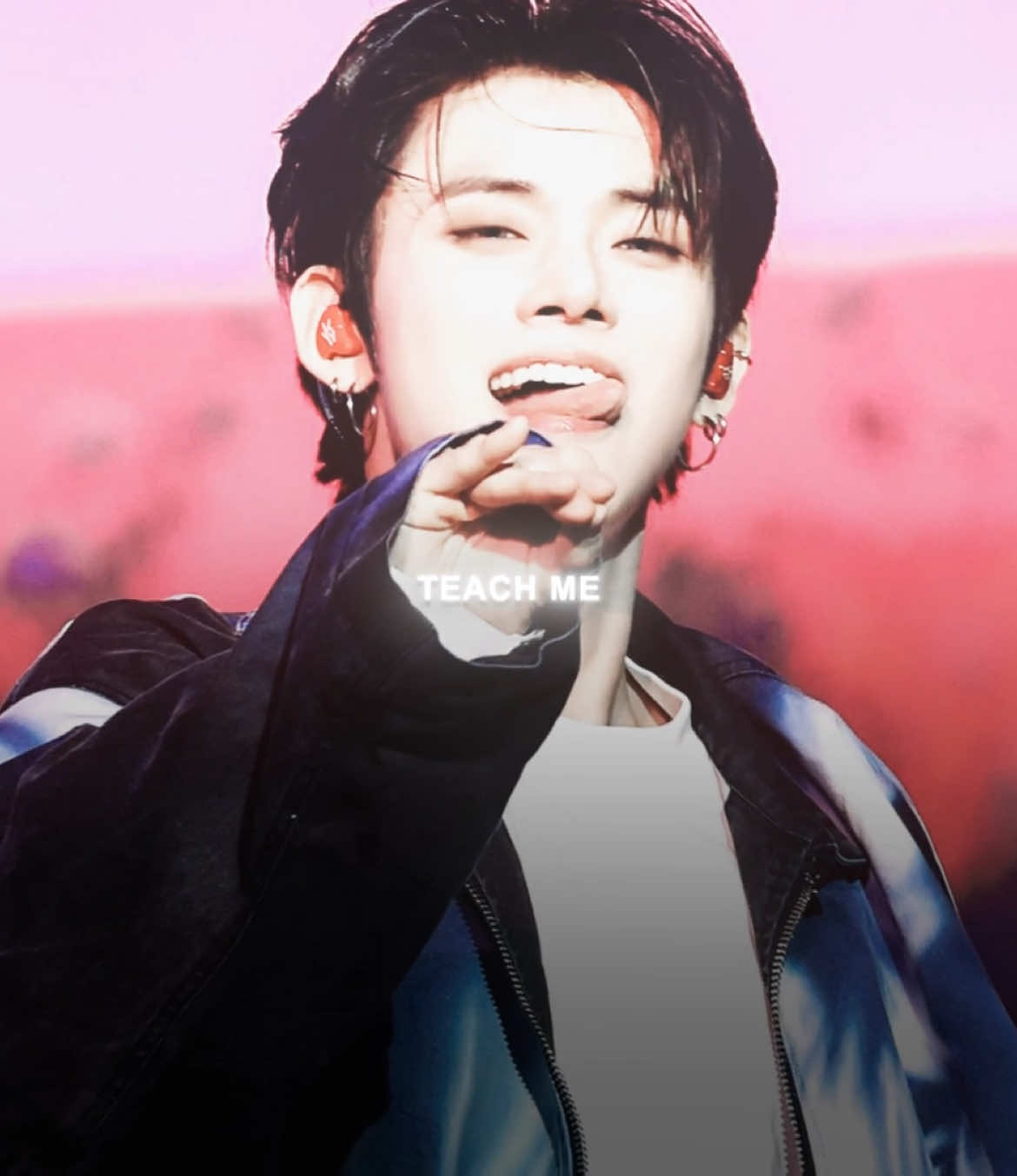 the way he had the whole weverse con crowd chanting for him oh you will always be famous and successful yeonjun #yeonjun#yeonjunedit#tomorrow_x_together#txtedit#txtmoa#fyp 