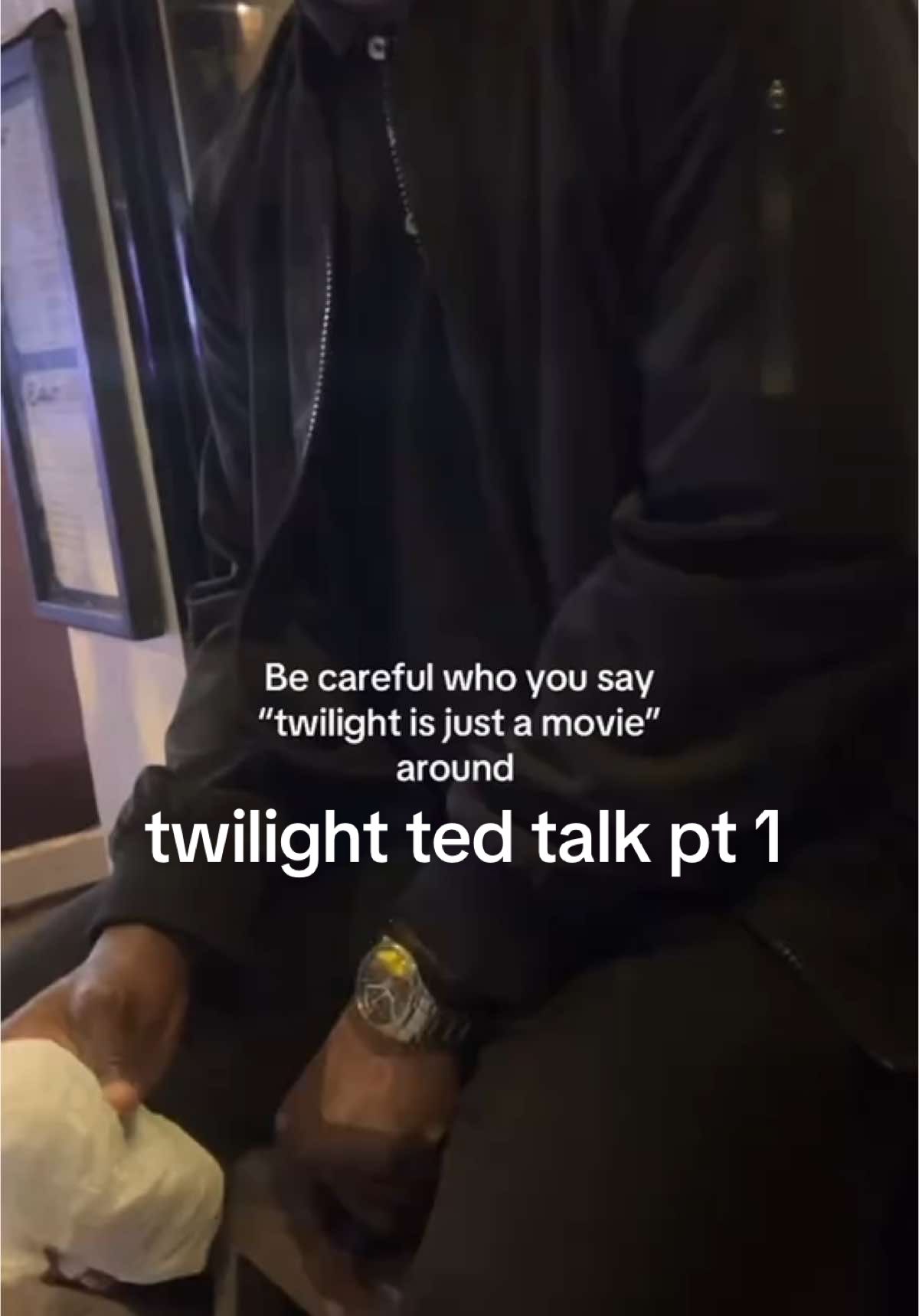“I’m glad you brought it up bc I’ve been dying to talk about it for a hot minute” 😭😭😭 I bring up twilight any chance I can get and little did I know I met my match with Joe   #twilight #fyp #vampirediaries #twilightsaga #nyc #teamedward 