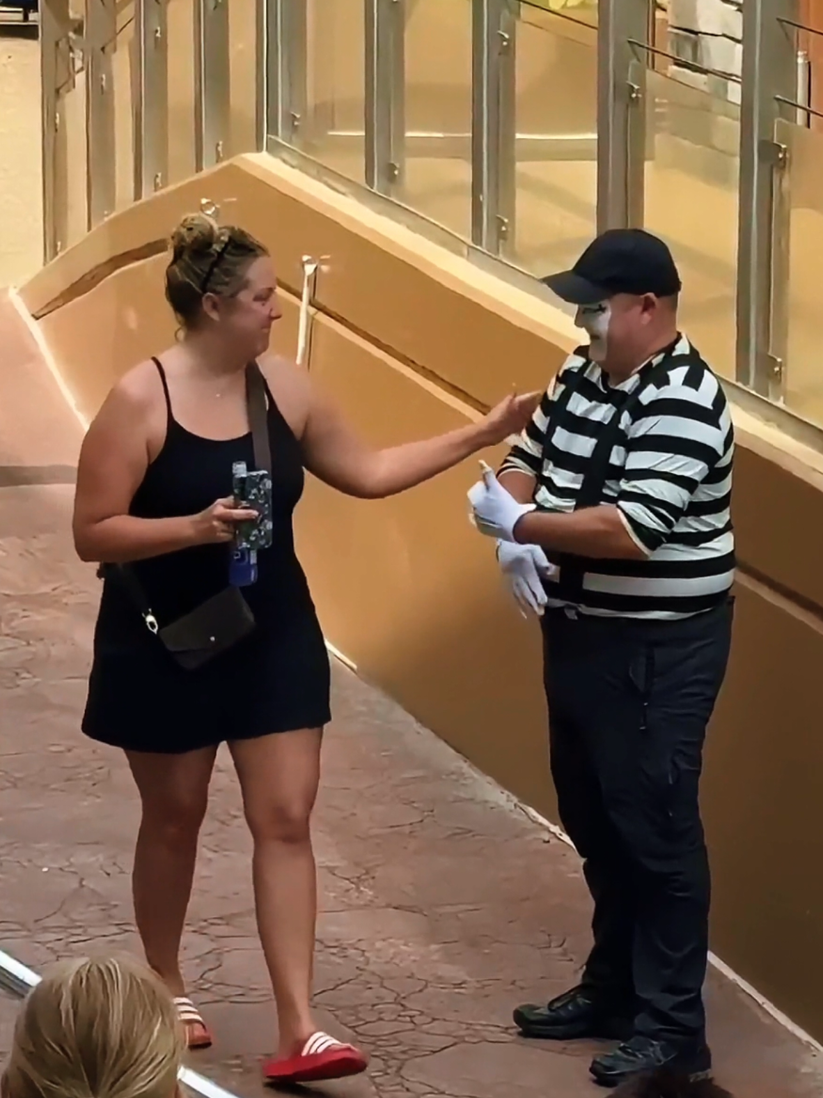 Soo funny #lol #tomthemime #totanthemime #tomtheseaworldmime #mime #seaworldmime #thebestoftom #bestreactionprank #totanthemime #funny 