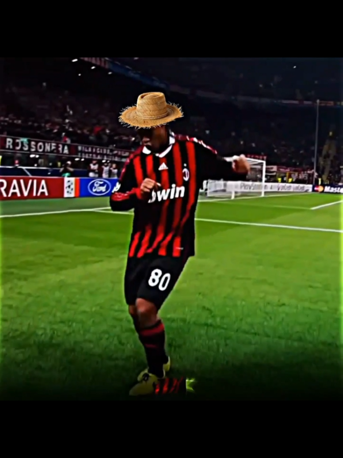 Ronaldinho Gaúcho 🕺🇧🇷  #ronaldinho #futebol #edit #skills #xyzbca #fy #fyp #foryou #foryoupage #viral #festajunina #4k 