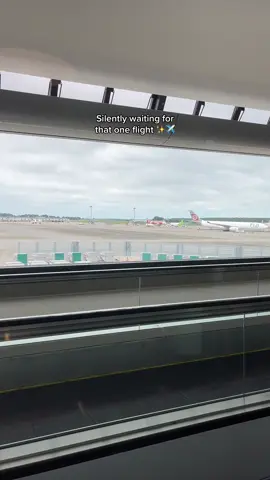 Airport cravings 🙈 #travelholic #fypシ゚ #fypage #fypシ゚viral🖤tiktok 