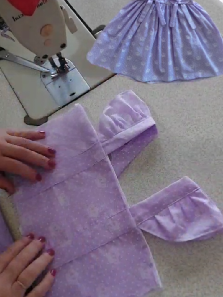 Oie pessoal e vamos costurar comigo esse corpinho de vestido infantil  #costura #coser #babyfrock #tutoriales #sew #tutorialescheck #sewingtiktok #sewing #malucosturas 