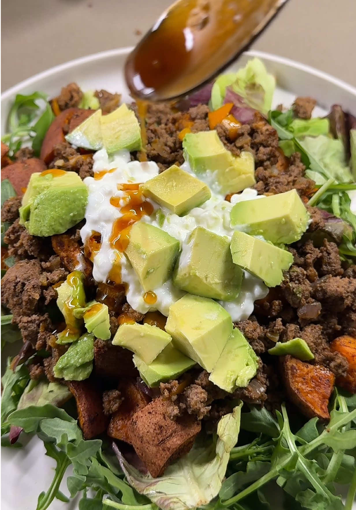 El mejor combo 🥗🍠🥩🥑🧀🍯 la batata 🍠 con la canela es un MUST #sweetpotatobowl #easymeals #highproteinmeals #highprotein #comidasaludable #comidatiktok #comidacasera #recetasfaciles 
