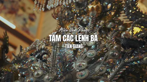 Lễ tắm Bà là một nét văn hoá đặc biệt của tín ngưỡng dân gian miền nam, bắt nguồn từ miếu Bà Chúa Xứ núi Sam. Những người phụ nữ được tuyển chọn đặc biệt sẽ dùng nước nấu cùng các loại hoa thơm và khăn sạch để lau tượng Bà, thay y phục mới và tán thán bằng hoa tươi để thể hiện sự tôn kính đối với các cõi lệnh Bà #mieuvanphuoc #dieutri #diaphuongchi  #chualienhoatiengiang #menamhaitiengiang
