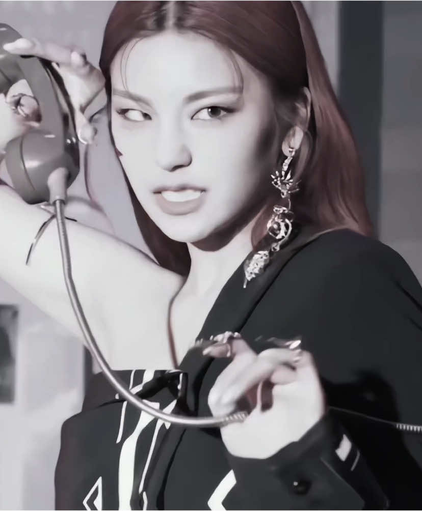 HAPPY PRIDE MONTH 😝#sh6nryu #itzy #yejihwang #yejiitzy  scp~@olivia 