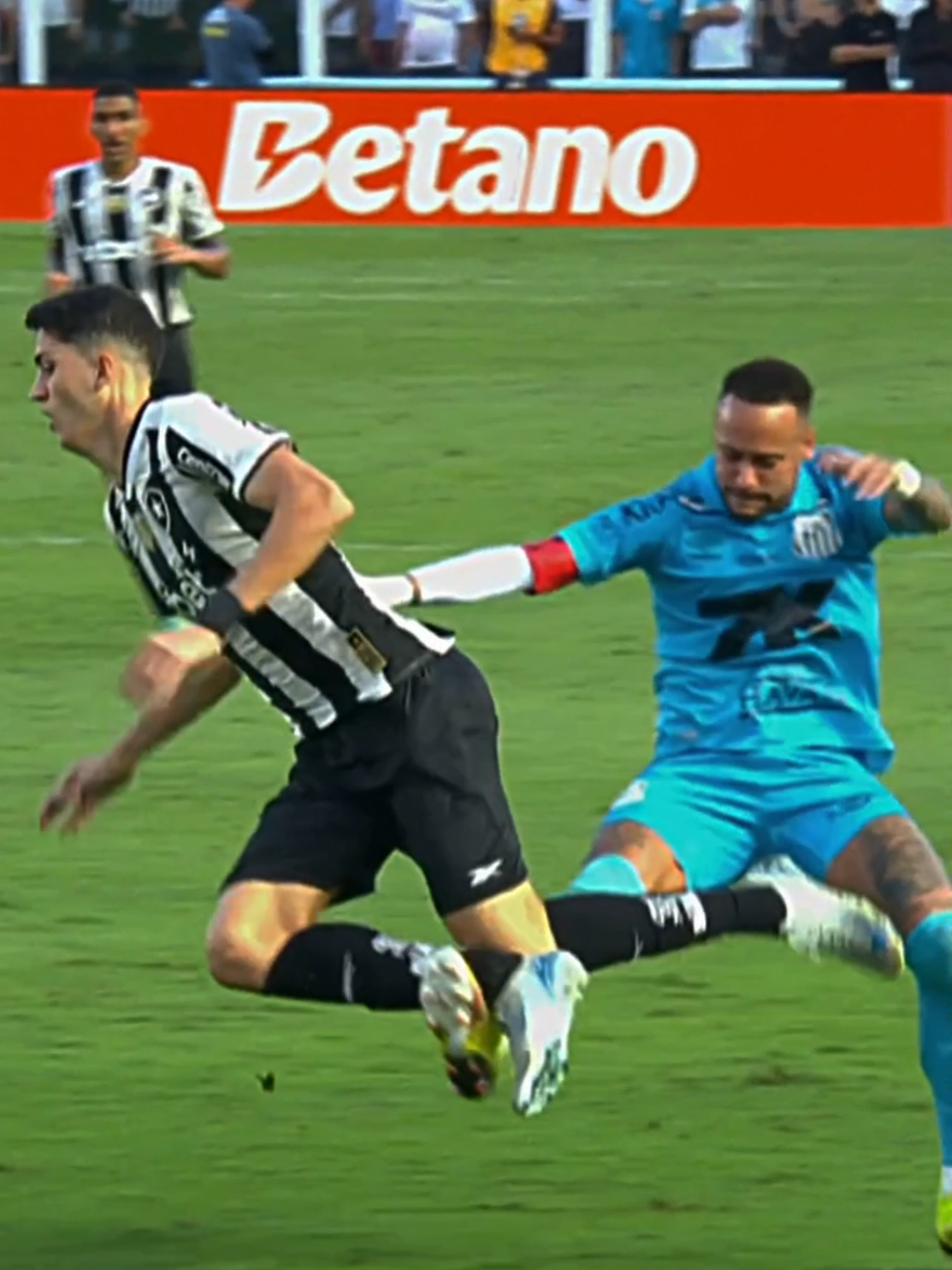 Neymar mereceu ser expulso? 🤔