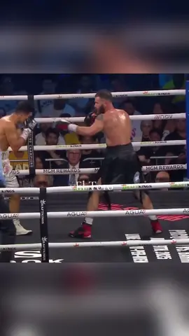 What a upset by Resendiz whos next?💥😳#boxing🥊 #trending #fyp #boxinglife #xyzbca #boxing #viral #calebplant #armandoresendiz 