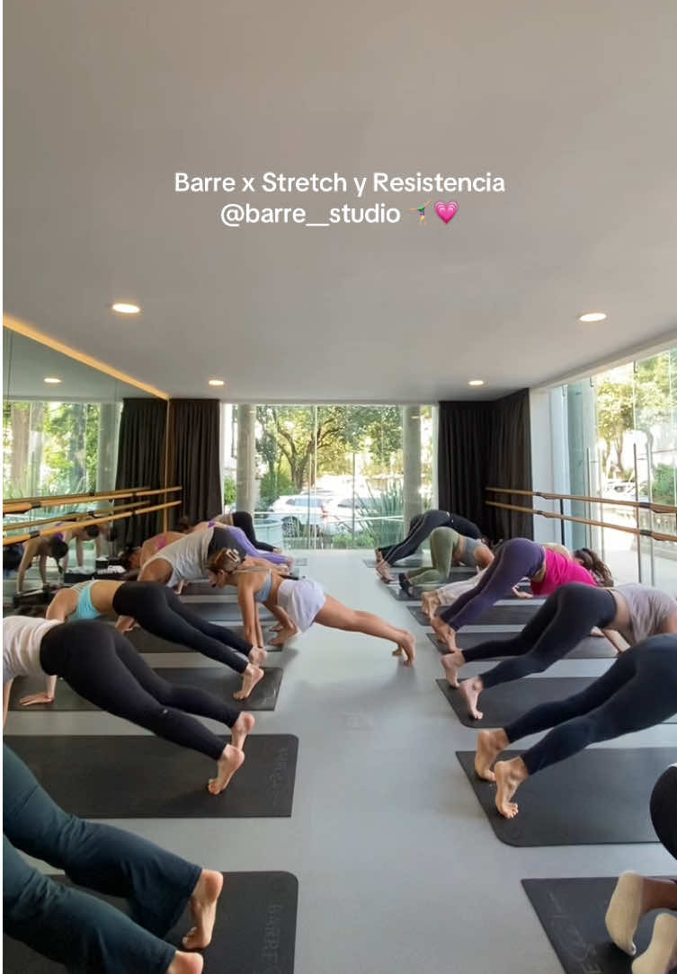 Sábados de Stretch y Resistencia en @barre__studio 🤸🏼‍♀️💗😮‍💨 #barre #barreworkoutsfromhome #barreworkout #barrestudio #fullbodyworkout #stretch #resistance 
