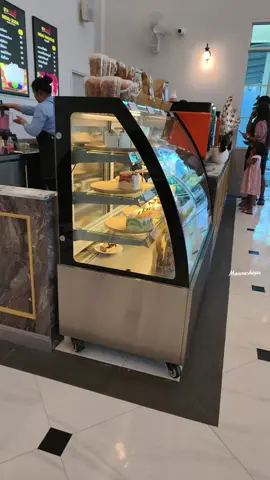 #ตู้เค้ก #ตู้แช่เย็น #ตู้เย็น #ตู้ขนม #ตู้เค้กกระจกโค้ง #ตู้แช่สินค้า 