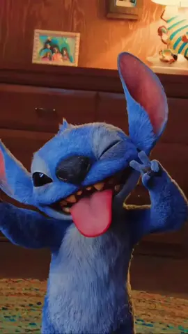 ameee este fondito en movimiento, para las que amamos Stitch 💙#wallpapers #cutewallpaper #stitch #liloandstitch 