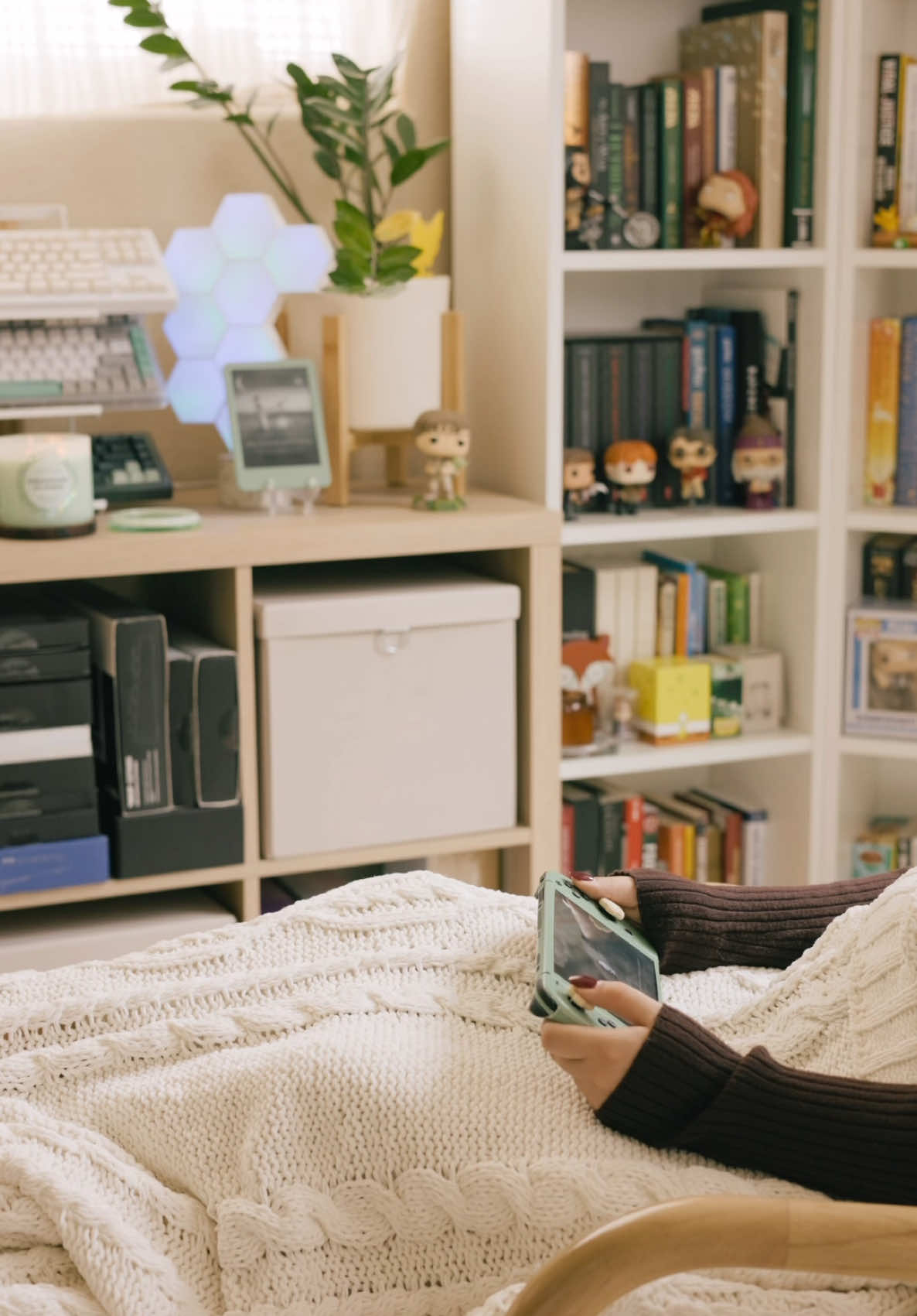 Let's get cozy 🧺🧸☕️🕯️ Spending a slow Sunday, making coffee, lighting up a candle, cozy blanket, and ready to visit all the cute bears in Cozy Grove 🐻  Happy Gaming ✨ #cozygaming #cozyhobbies #cozyaesthetic #gamingroomsetup #cozygames #nintendoswitch #cozygamingcommunity #homebodylife #slowlivinglifestyle @Breville USA @Bath & Body Works 