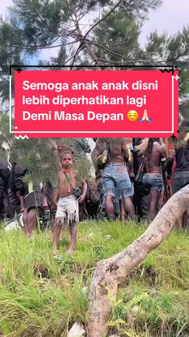 Late post ya gais, ini video sy ambil waktu Acara Perdamaian Adat (Belah Kayu Doli) beberapa pekan lalu… Sekarang sdh tdk ada perang lagi di puncak jaya dan semoga seterusnya Damai #puncakjaya #mulia #papua 