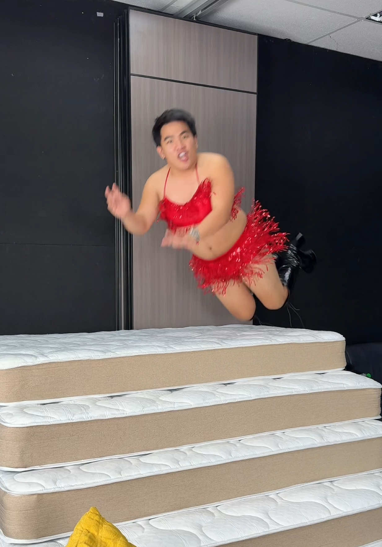 Live si JOMAr ng 6.3!! Oh dalian nyo!! Anong gagawin!? Ha?! Anong gawin?! Malamang mag rgister goow!  