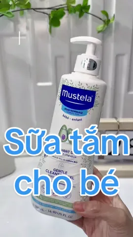 Mùa hè đến rồi , nhất là những ngày đỉnh điểm nóng bức này , ông Gấu cứ chơi 1 lúc là người mướt mát mồ hôi, xong người thì mùi cơ thể . Nhà em thì dùng gì giới thiệu đấy , mời các mom tham khảo dòng sữa tắm gội #mustela làm sạch tóc và da cho bé, đặc biệt không gây kích ứng da dùng được cho cả trẻ sơ sinh Các mẹ tham khảo nha #cunggaumoingay #suatam #mebimchamcon #mebimsua 