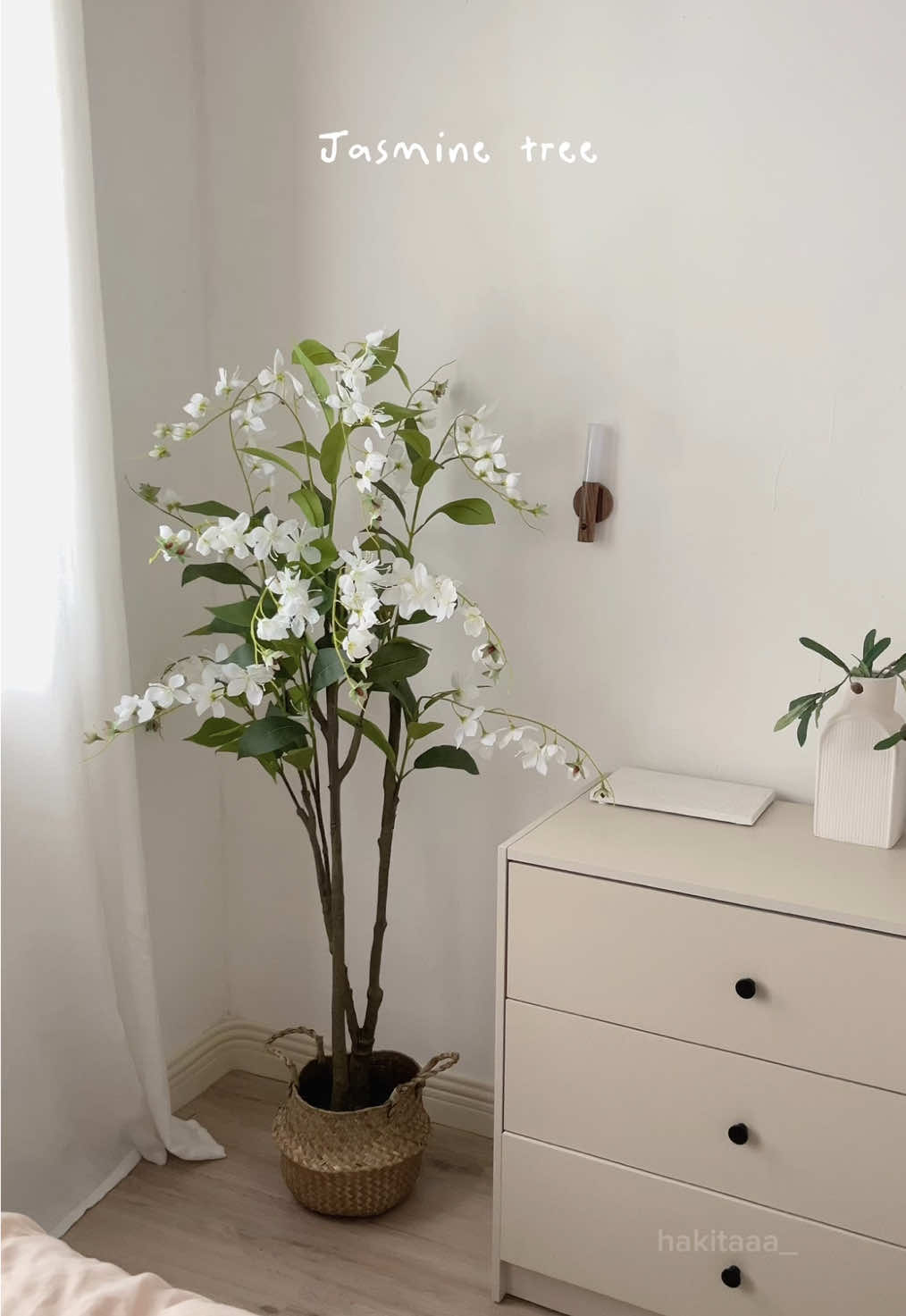 Lurve this kind of vibes 🥹☁️🤌🏻 #artificialplants #jasmine #plants #housedecor #roomdecor #cozyathome #roominspo #roommakeover #dailyvlog #foryoupage 