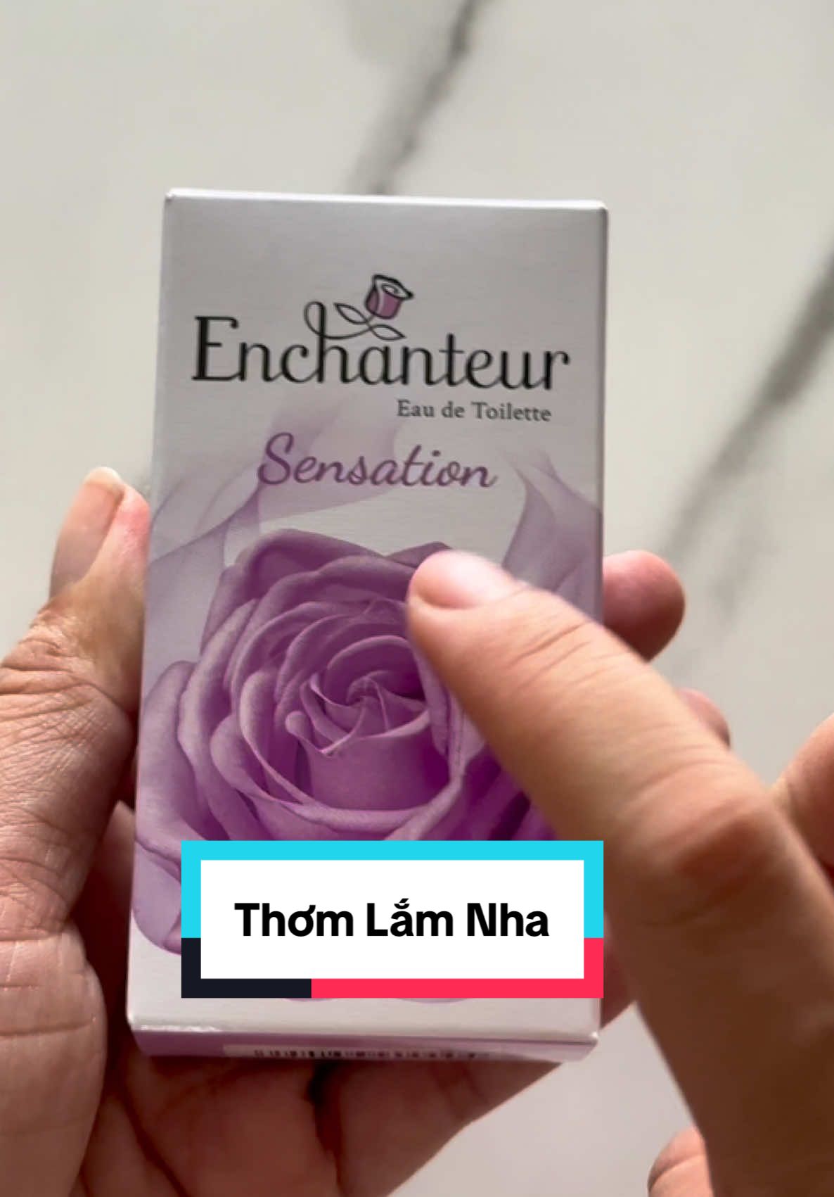 #nuochoachinhhang #nuochoaenchanteur #enchantuer Nước hoa Enchenteur chính hãng.Nước hoa Enchenteur thơm lâu.Nước hoa Enchenteur chai nhỏ.