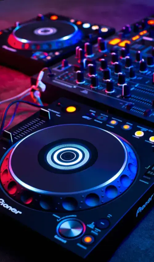 Giữa những ồn ào phố thị, có một giai điệu làm người ta phải dừng lại… 