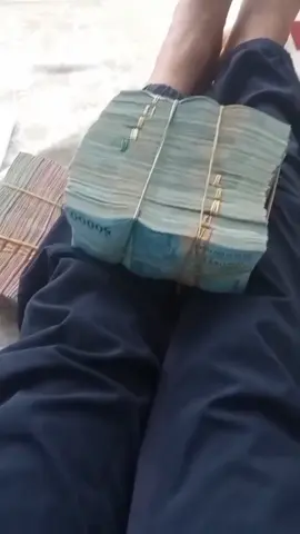 ini uang ambil ku kamu