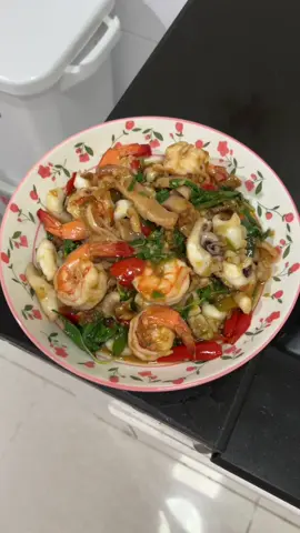 ผัดกะเพราทะเล🦐🦑🌶️🌿#ทําอาหาร #tiktok 