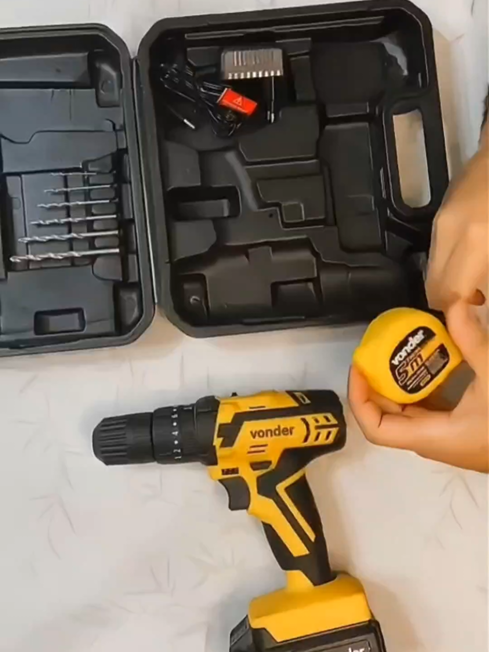 Furadeira Parafusadeira 3/8 bateria 12V com kit 17 acessórios - PFV 012 #parafusadeira  #furadeira  #parafusadeiravonder  #tiktokshopchegou 