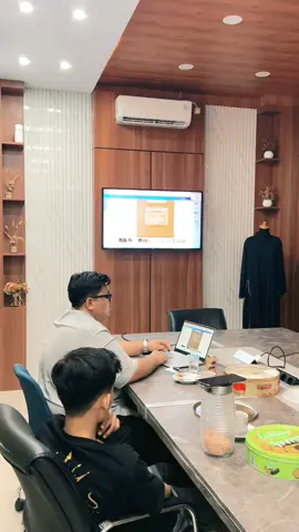 Meeting mingguan tim marketing  #ownerrades #radescollection #pasartasikcideng #grosirtanahabang #meeting  #kantor #meetingforthefirsttime 