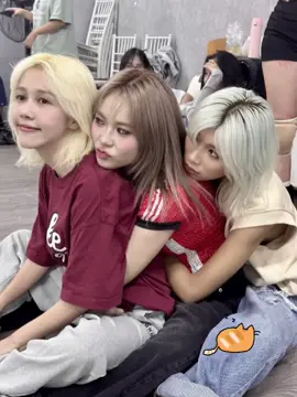 3 ae ôm nhau nhìn cưng quãi #donganhquynh #misthy #hauhoang #langiabuitoc #chidepdapgioresong #xh#xuhuongtiktok #fyp #viral #thwmih #CapCut 