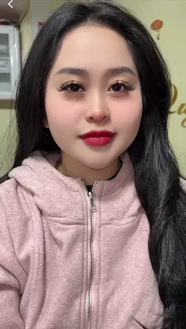 Làm cô dâuu👰‍♀️🍓 thì mi cứ càng dày và dáng búp bê là chân ái nhất ce ạ =))) chỉ 1.0.0 - 1.1.0🐠 cho 1 bộ mi dày mà vẫn nhẹ như nàyy🤣🤣 #viral #thanhhoa #noimithanhhoa #eyelash #xh 