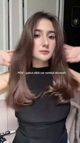 gabut dikit cat rambut dirumah😂 aku pake yang warna 5.32 chocolate creme  @Garnier Indonesia hair color. jujurrr, ga expect ternyataa sebagus iniii🫶🏻 #garnierindonesia #warnairambutindonesia #haircolor #pancarkanwarnaterbaikmu #caramelhair #brownhair #CapCut 