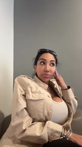 Sometimes I forget that I speak Spanish To I was live on TikTok and this lady just started talking to me about the shop being closed #tiktoklive #livehighlights 
