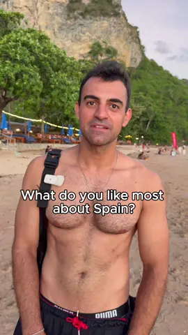 I interviewed a Spanish traveler on a beach in Thailand. He was so friendly and kindly agreed to be filmed. Thank you for your cooperation! #thailand #thailandtravel #spanish #englishlearning #studyenglish 