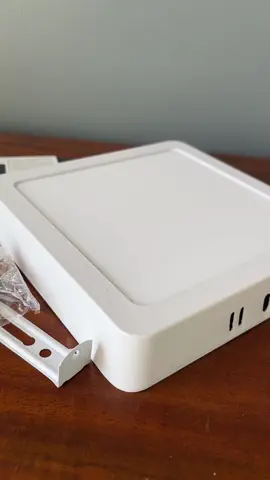 Đèn ốp trần LED gắn nổi công suất 6W, 12W, 18W, 24W kiểu dáng tròn hoặc vuông, ánh sáng trắng và vàng ấm 3000K. Thiết kế mỏng nhẹ, gắn nổi trần thạch cao, dễ lắp đặt. Tiết kiệm điện đến 80%, tuổi thọ cao, ánh sáng tự nhiên, không gây chói. Vỏ hợp kim nhôm sơn tĩnh điện chống han gỉ. Phù hợp chiếu sáng phòng khách, phòng ngủ, hành lang, văn phòng, nhà tắm,… #d#denoptrand#denledoptrand#denoptranleddenoptrantrangtri #d#denoptranvuong #denoptrantron 