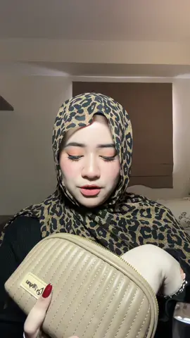 pouch buat nyimpan alat tempur tacap pas banget nih 30RB an🤩 #pouchmakeup #pouchbag #pouch #pouchmurah 