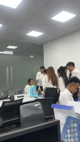 Quay nén khối văn phòng trong giờ làm việc #vinfast #trending #office 