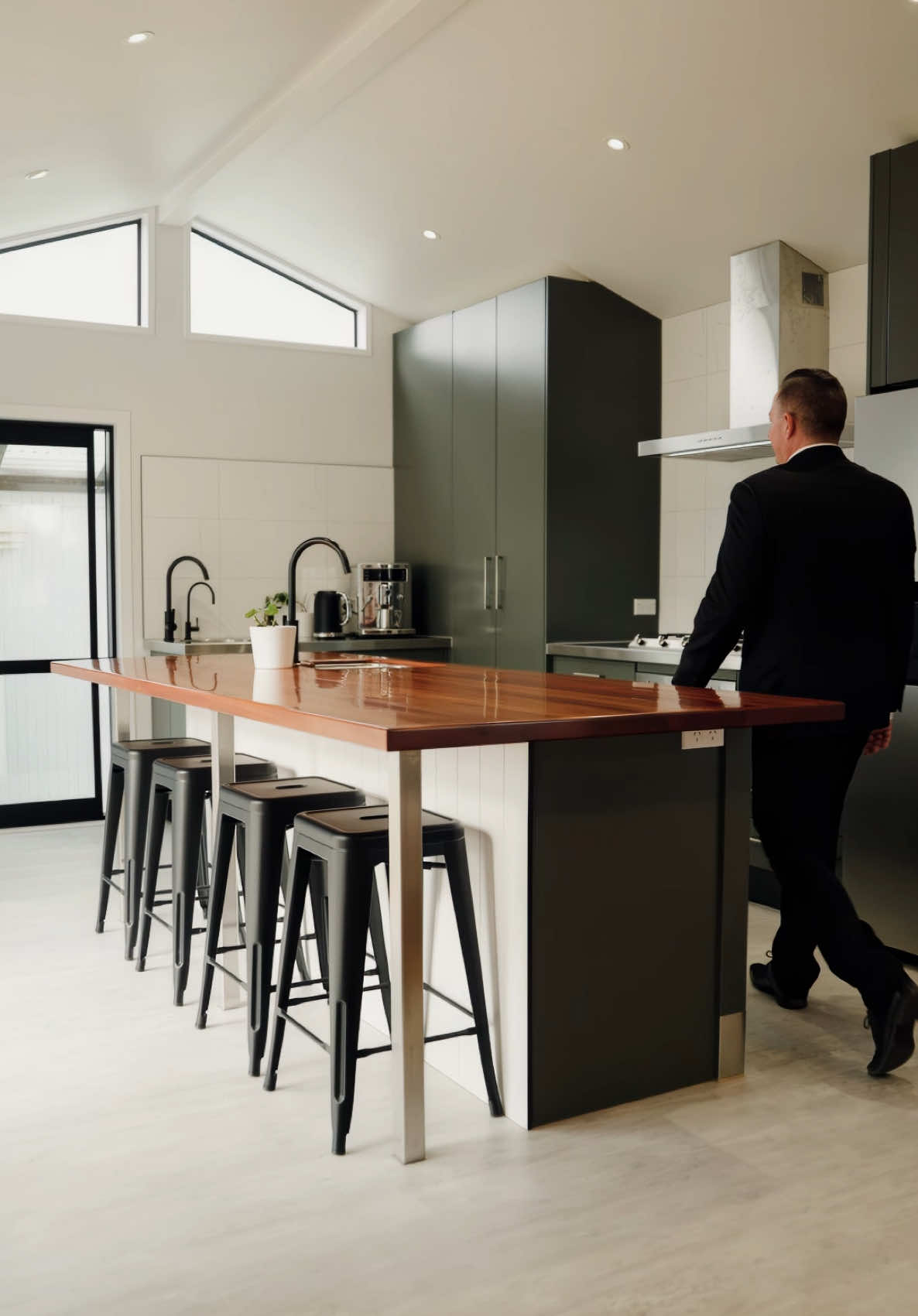 I wanted a picture and got an edit instead 🤷🏻‍♂️  Massive thanks to @jesse.media_ for the rollers 🤝🏻 #rollers #caredit #films 