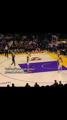 Lotta ball movement twin🌚 #ball #ddg #streameruniversity 