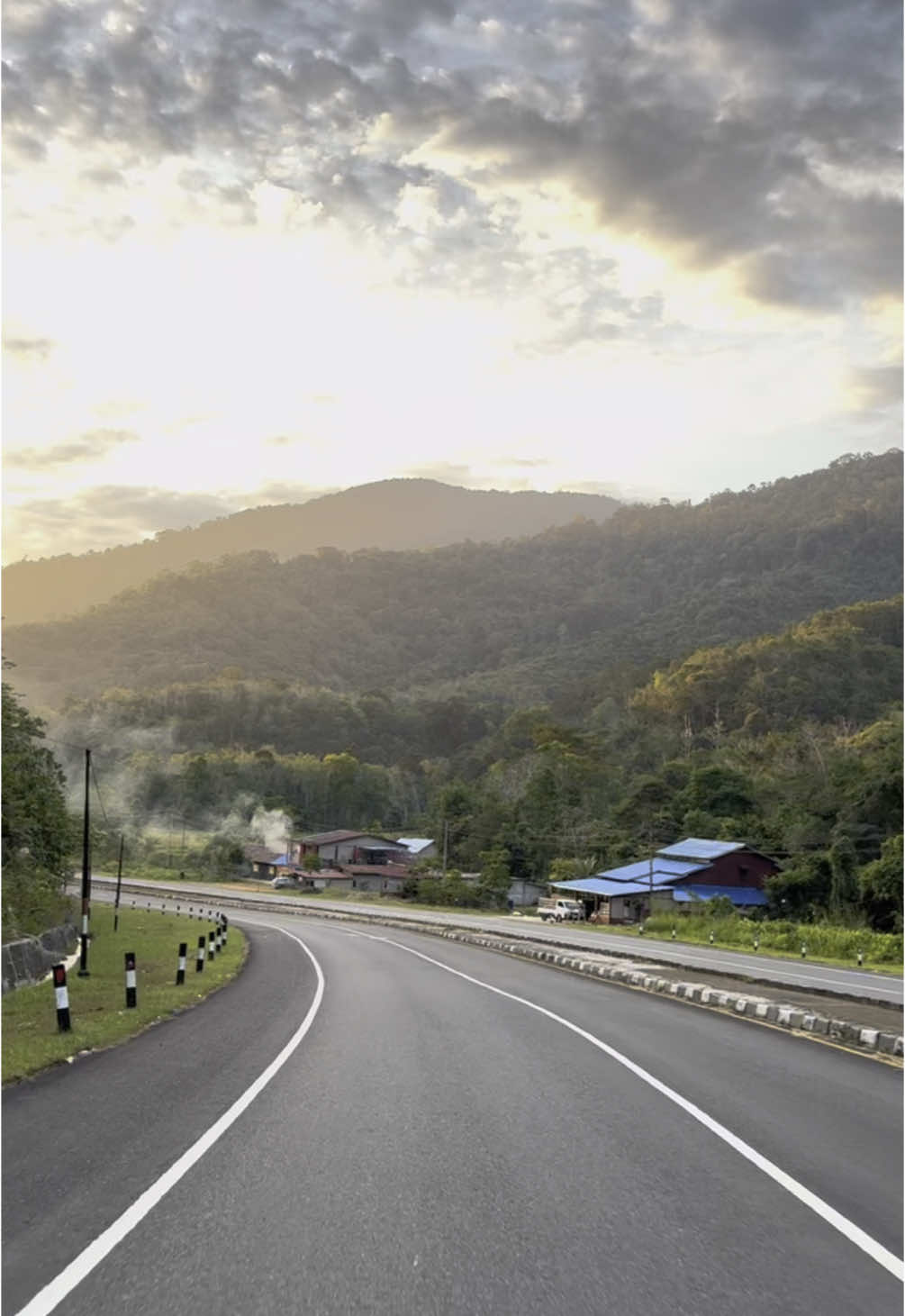 Perbatasan Indonesia 🇮🇩 Dan Malaysia 🇲🇾  Lokasi : Border Aruk Sajingan Sambas #fyp #fypシ #fypage #foryoupage #sambaskalimantanbarat #borderarukkalbarindonesia #borderaruksajingankalimantanbarat #borderaruksajingansambas🇮🇩 #borderaruksajinganbesar 