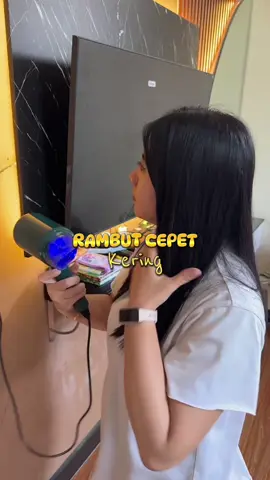 Keringkan rambut jadi lebih cepet kalau pakai hairdryer gini nih, harganya cuma 55ribu aja 🤩 #hairdryer #hairdryermurah #pengeringrambut #kadopernikahan #pengeringrambutmurah #guncang66 #guncang66spesialgajian 