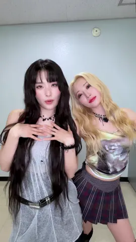 𝑇𝐼𝐿𝑇 with #수아 #RedVelvet_IRENE_SEULGI #레드벨벳_아이린_슬기 #SEULGI #슬기 #유아유 #UAU @Dreamcatcher(드림캐쳐) #SUA#TILTT #RedVelvet_IRENE_SEULGI_TILT