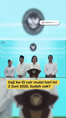 Menteri Keuangan Sri Mulyani memastikan bahwa gaji ke-13 untuk ASN, TNI/POLRI hingga pensiunan cair pada bulan Juni 2025 ini, hal ini ia sampaikan dalam keterangan pers usai rapat terbatas mengenai paket stimulus ekonomi pada Senin (2/6/25). 