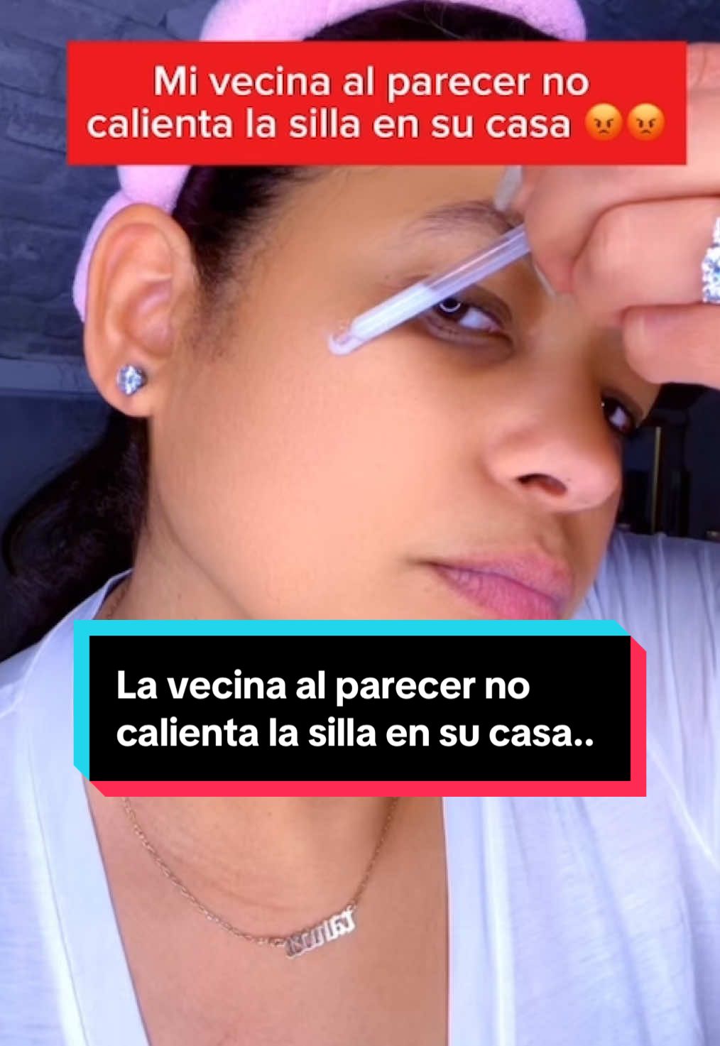 La vecina al parecer no calienta la silla en su casa.. #historias #chismesito #jurissa #relatos #fypシ #confesiones #storytimeenespañol #historia #historiasdetiktok #decepcion @Juan Luis @Carin Leon  @Confesiones JGV 