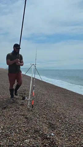 See you all tonight at 6pm for the full video.  Here is a little snippet from my YouTube channel. 🎥🔥#theshorehunter #seafishing #fishing #ukbeachfishing #fish #chesilbeach #chesil #beach #seaside #catchingfish #anglingvideos #fyp #fishinglife #fyp #fishingtiktoks 