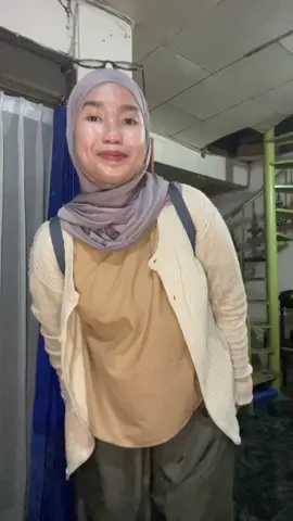 a bit awkward tp ini #fitcheck aku ngantor hari iniiii🤏🏼  #ootdhijab #OOTD #outfitideas #fashiontiktok 