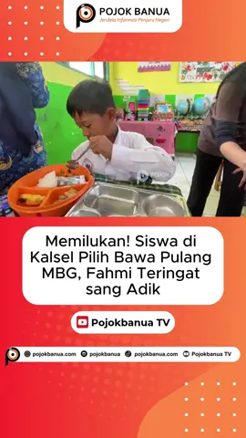 Memilukan! Siswa di Kalsel Pilih Bawa Pulang MBG, Fahmi Teringat sang Adik POJOKBANUA, BANJARBARU – Pemandangan pilu terlihat saat pendistribusian Makan Bergizi Gratis (MBG) di SDN 4 Sungai Ulin Banjarbaru, tepatnya Kalimantan Selatan (Kalsel), Senin (2/6/2025). Salah satu siswa kelas 1 bernama Fahmi memilih untuk memindahkan menu makanan MBG yang tersedia di wadah khusus ke wadah bekal yang dibawanya dari rumah. Ia memutuskan untuk membawa makanan MBG untuk dibawa pulang ke rumah. Dengan nada pilu, Fahmi mengungkap alasannya memilih untuk membawa pulang menu MBG, karena teringat akan sang adik yang berada di rumah. “Teringat adik di rumah, umur adik satu tahun,” ucapnya sembari memindahkan makanan. Guru Kelas 1, Eni yang berada di samping Fahmi langsung menangis melihat siswanya dengan polos memberikan menu MBG yang seharusnya dikonsumsi untuk Fahmi. Eni mengungkapkan, pekerjaan orang tua Fahmi adalah tukang pemecah batu. “Adiknya ada satu orang, orang tuanya ada. Katanya ingat adiknya, makanya tidak mau makan,” tuturnya sembari mengusap air mata. Eni juga sempat melihat unggahan status WhatsApp Ibu Fahmi, yang memperlihatkan ibunya makan satu piring dengan adik Fahmi. Mereka makan dengan lauk seadanya, di antaranya telur dadar. “Mungkin dari situ (MBG, red) ada lauk dan sayur lengkap, ada susu. Itu yang membuat dia ingat sama adiknya,” imbuhnya. Eni membeberkan, Fahmi kerap kali membawa bekal dari rumah. Sesekali, ia juga jajan makanan di lingkungan sekolah. “Sederhana saja, memang anaknya agak pendiam,” tutupnya. (FN/KW) #MBG Editor: Yuliandri Kusuma Wardani Reporter: Fikri Noor Video Editor: Riyadi