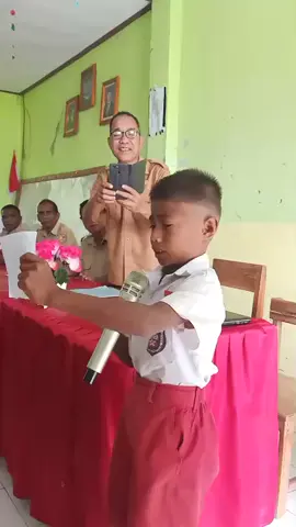 Puisi perpisahan dari siswa kelas 3 buat kaka klas 6 SDI Motamaro  membuat semua orang menjatuhkan air mata 🥺😭 #nttpride🏝🔥 