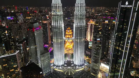 When the sun sets and the lights come alive, the Petronas Towers transform into something magical. Flying above them at night feels like entering a sci-fi movie — all steel, light, and sky. KL at its most iconic. #PetronasTwinTowers #KLByNight #DroneShots #CinematicAsia #MalaysiaSkyline