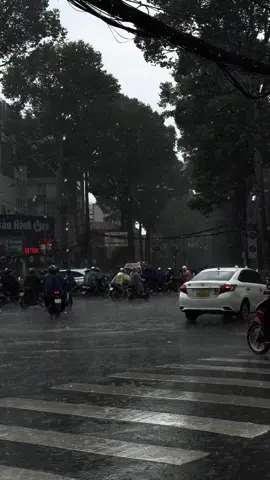 Người ơi em đã đến gõ cửa thế nhưng không vào … #saigon 