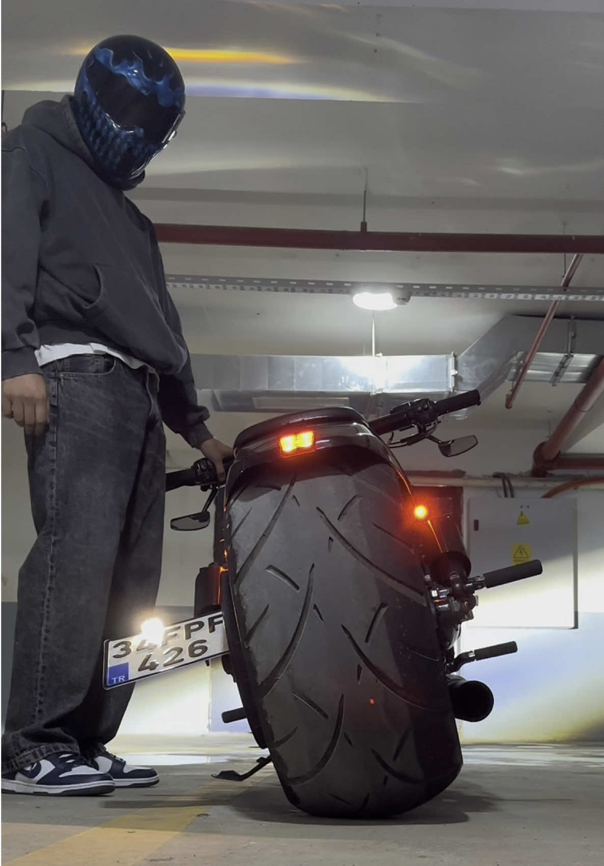 Air ride + straight pipe cold start #ColdStart #HarleyDavidson #NightRod #LoudPipes #MotorcycleLife #MotorradLiebe #BikerSound #HarleySound #FYP #ExplorePage 