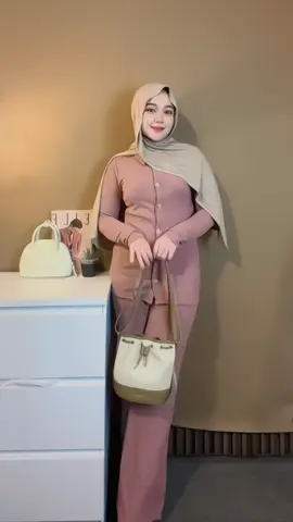 Cakep bgt tolong 😭😭😭 #rekomendasioutfit #OOTD #ootdhijab #oneset #onesetkekinian #liveforthechallenge #fyp 